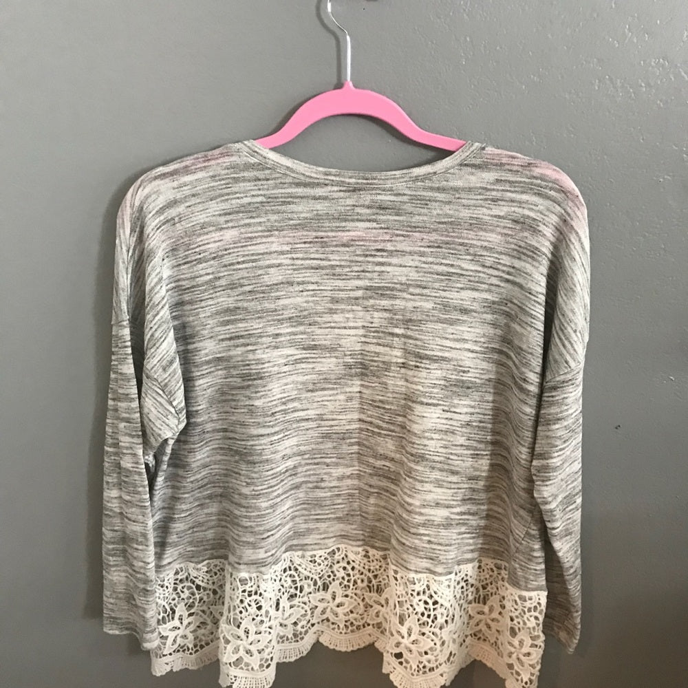 Forever 21 Gray Top-L