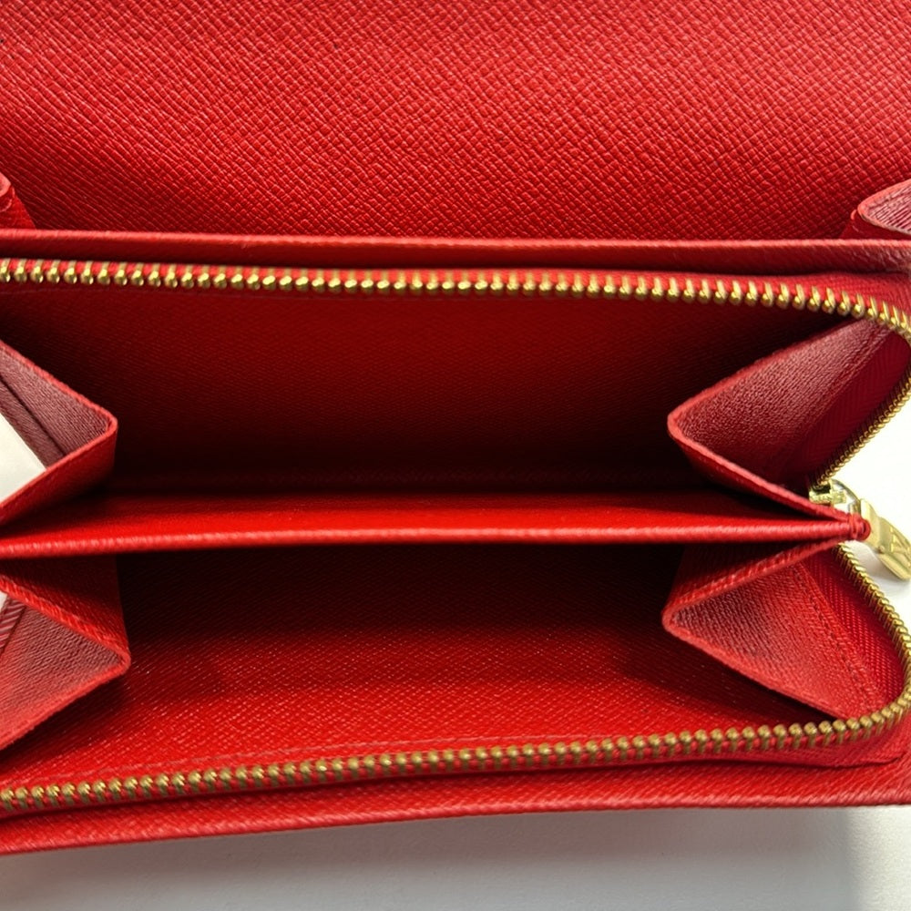 LV Wallet - Peeling in bill slot