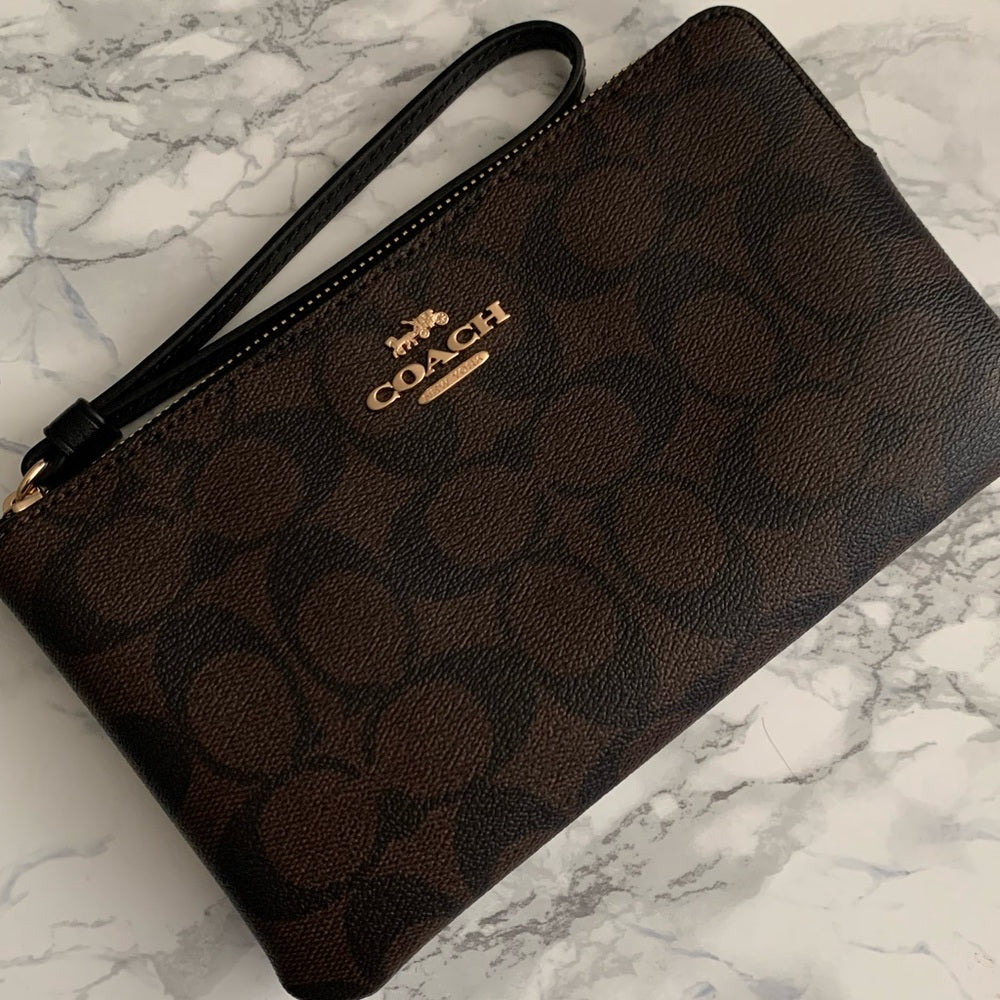 🆕 Large Coach Wristlet
